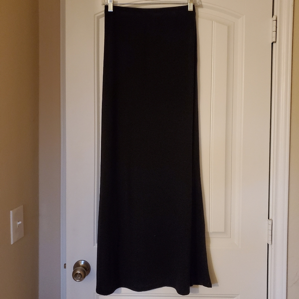 •Women Long Maxi Skirt •Casual Lounge attire •Elastic waist•Size small